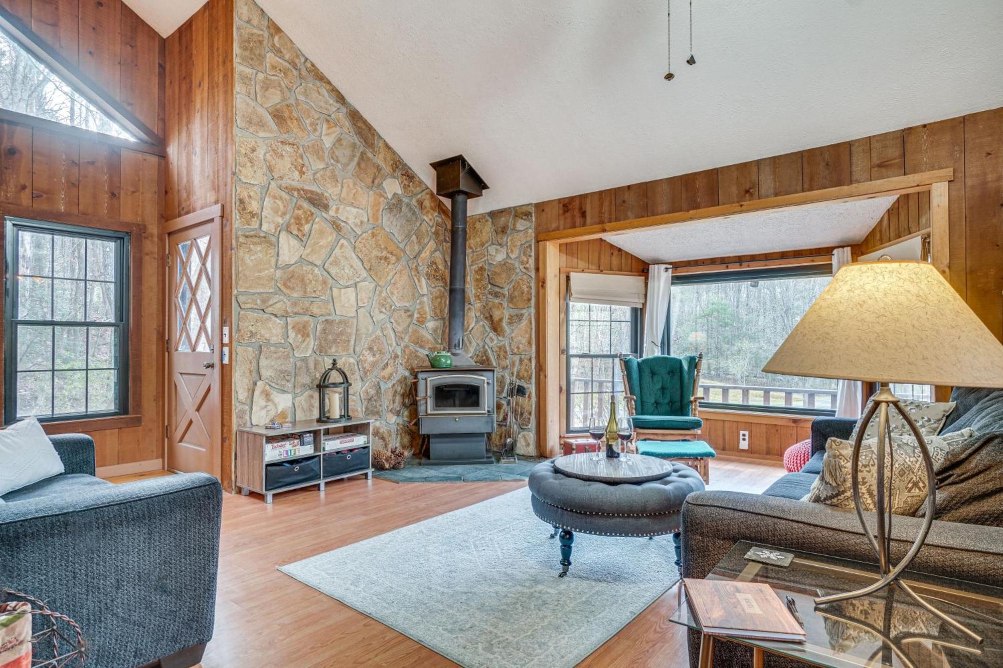 Charming Cabin With Fire Pit And Decks About 7 Mi To Helen Sautee Nacoochee Exteriér fotografie