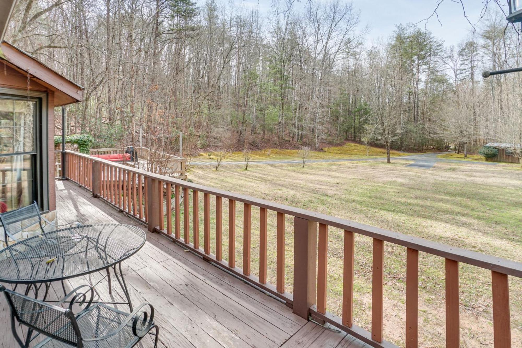 Charming Cabin With Fire Pit And Decks About 7 Mi To Helen Sautee Nacoochee Exteriér fotografie