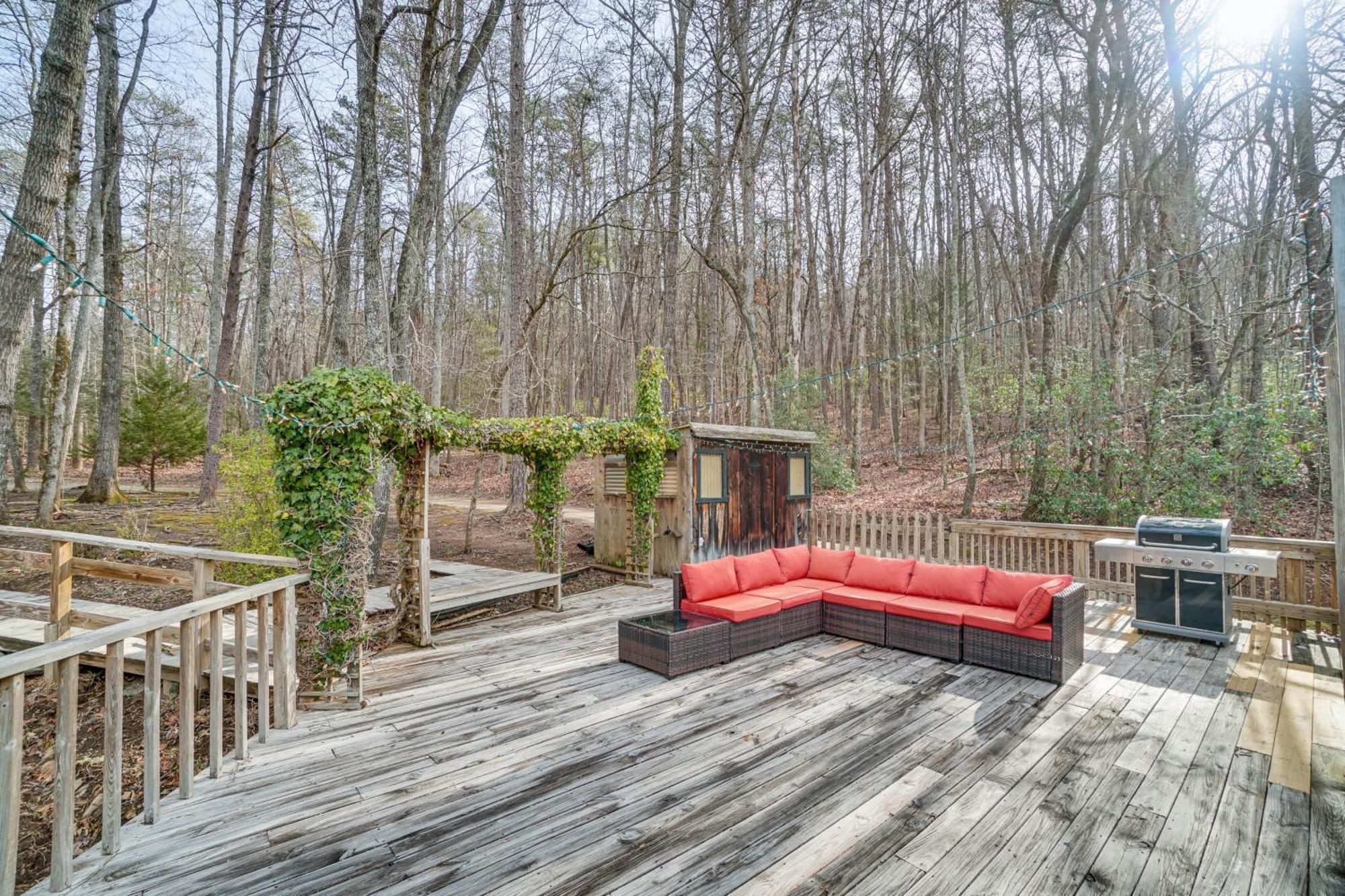 Charming Cabin With Fire Pit And Decks About 7 Mi To Helen Sautee Nacoochee Exteriér fotografie
