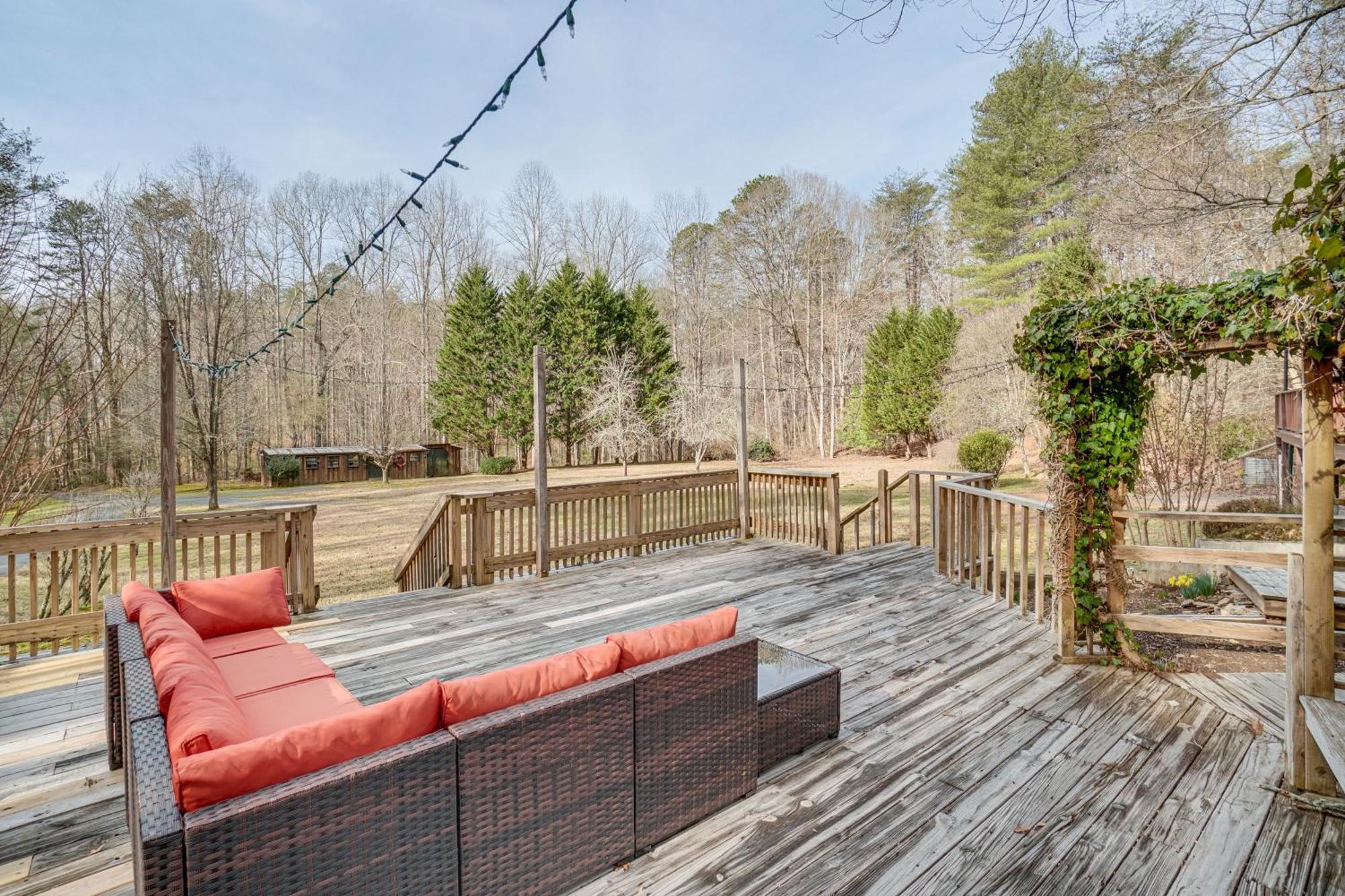 Charming Cabin With Fire Pit And Decks About 7 Mi To Helen Sautee Nacoochee Exteriér fotografie