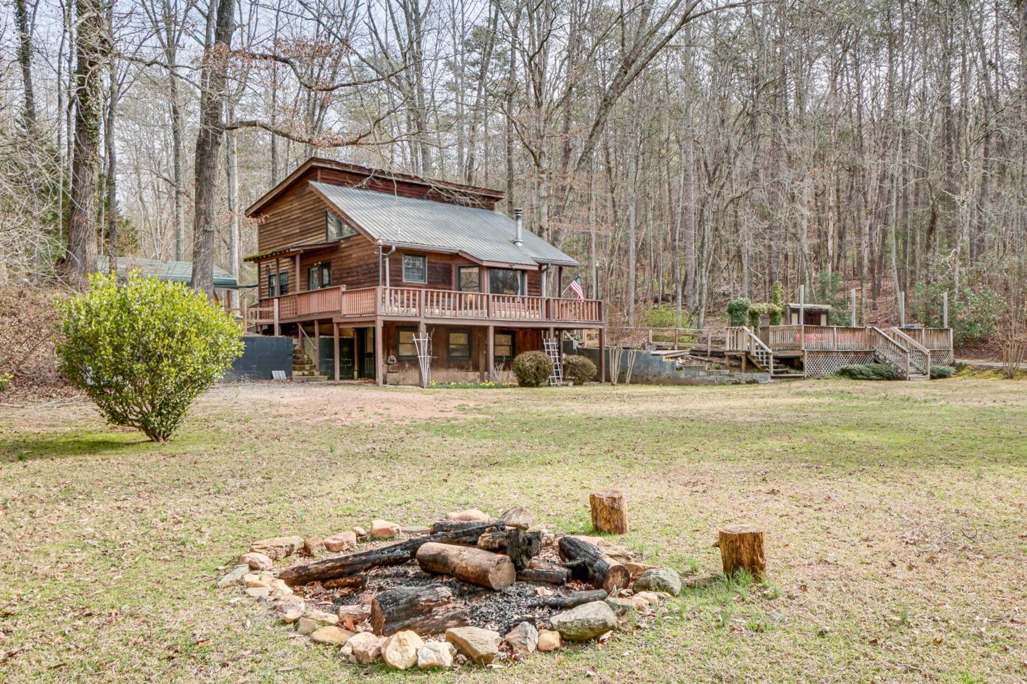 Charming Cabin With Fire Pit And Decks About 7 Mi To Helen Sautee Nacoochee Exteriér fotografie
